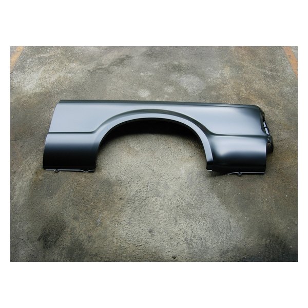 Alzare® - Driver Side Wheel Opening Molding