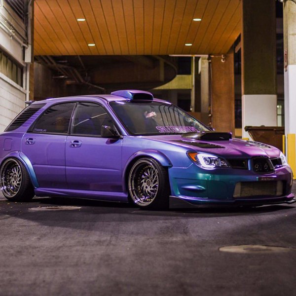 AODHAN® - DS03 Black Vacuum Gold Rivetson on Subaru Impreza