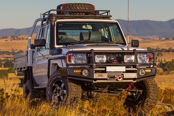 ARB® - Deluxe Full Width Front Winch HD Bumper with Brush Guard