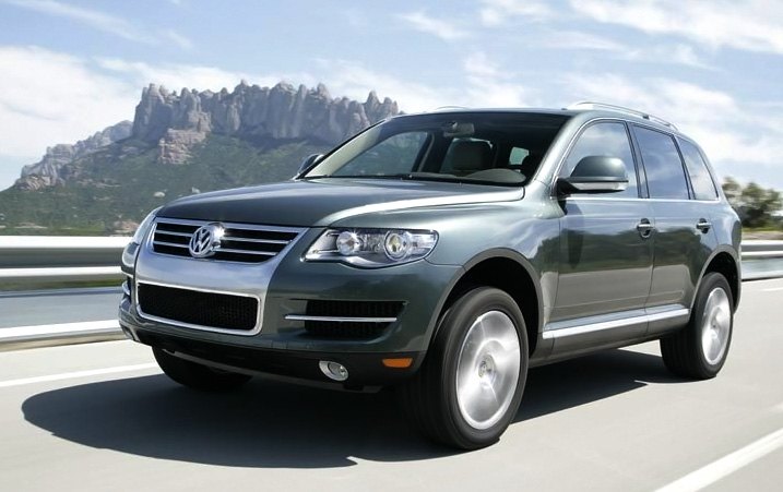 VW Touareg 2007 Road