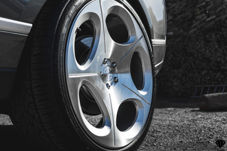 BD-77 Silver Brushed Face on Range Rover HSE