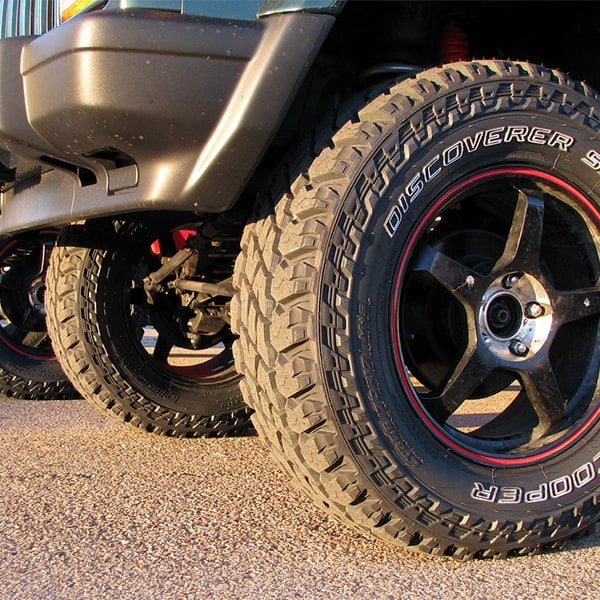 COOPER® - Discoverer S/T Maxx Tires on Jeep Cherokee