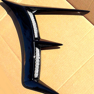 D2S® - CompWerks Style Carbon Fiber Vented Front Fender Trim Set