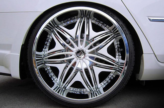 Morpheus Chrome White Inserts on Cadillac Escalade