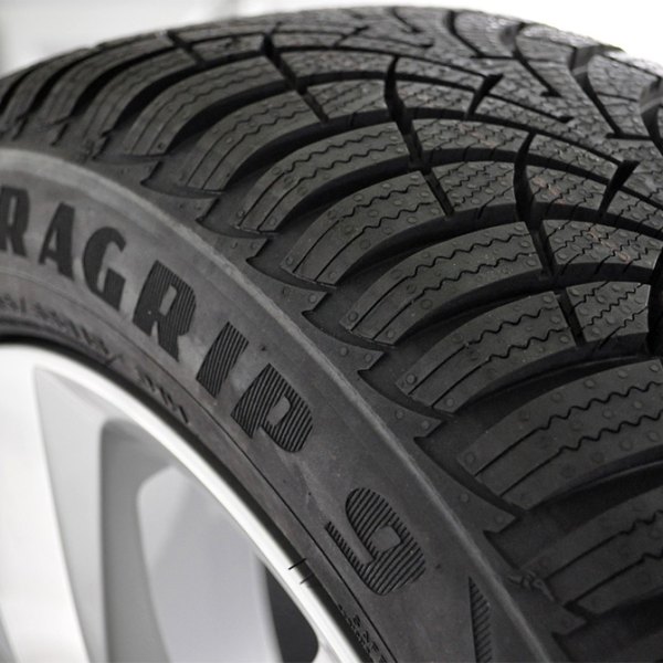 GOODYEAR® - Tires Ultragrip 9