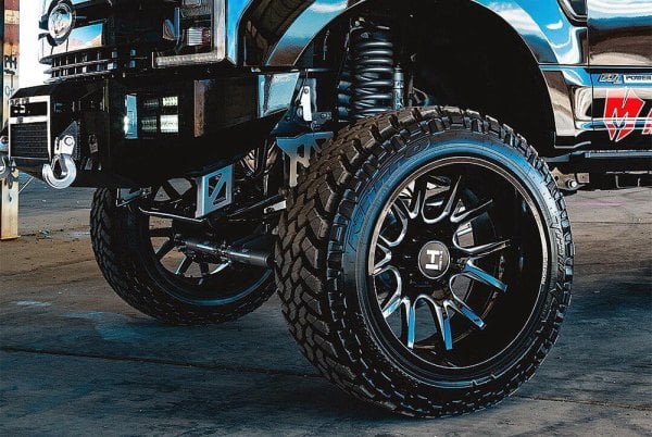 HOSTILE® H113 RAGE Wheels - Blade Cut Rims