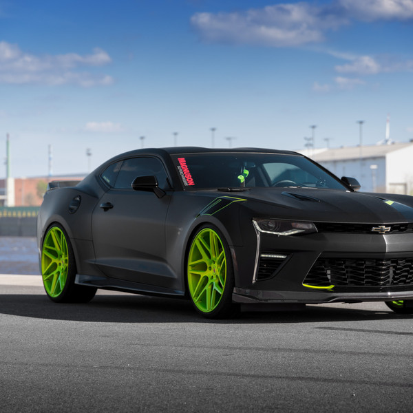 Chevy Camaro SS 2017 with Matte black paint and lime green rims - Photo by Vossen