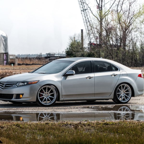 Silver Acura TSX with Chrome Grille - Photo by Niche
