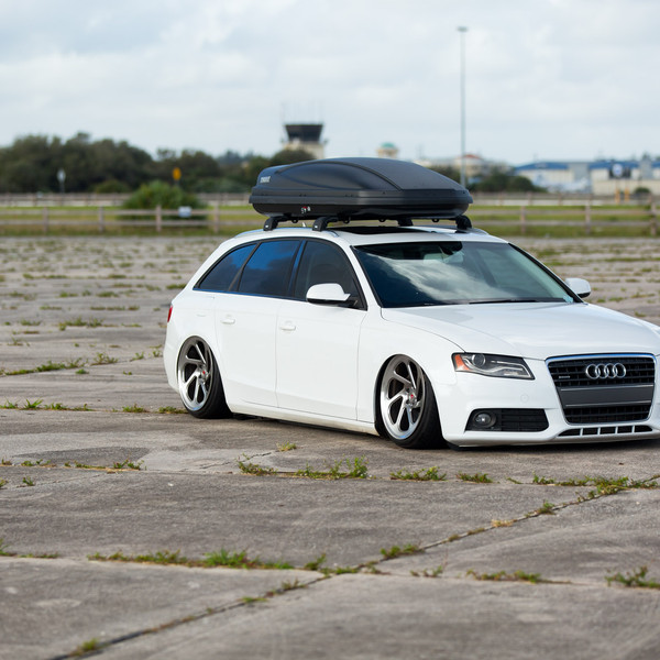 White Audi A4 with Thule Roof Rack - Photo by Vossen