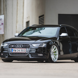 Street Dweller Black Audi A4 with Minor Customization