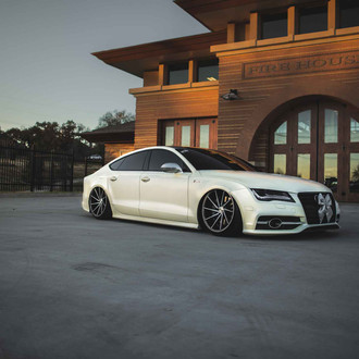 Quintessential Beauty: White Pearl Audi A7 on Gunmetal Vossen CV Rims