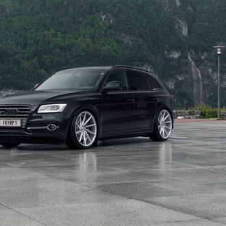 Black Audi SQ5 Gets Upgraded in the Front and in the Rear