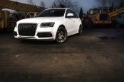 Contasting Beauty: White Audi Q5 Boasts Dark Smoke Headlights