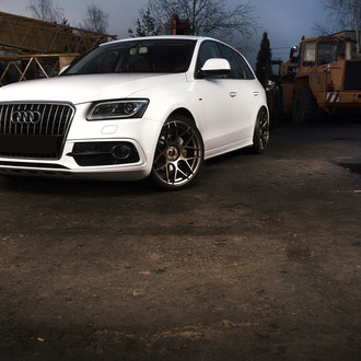 White Audi Q5 with Custom Dark Smoke Headlights - Photo by JR Wheels