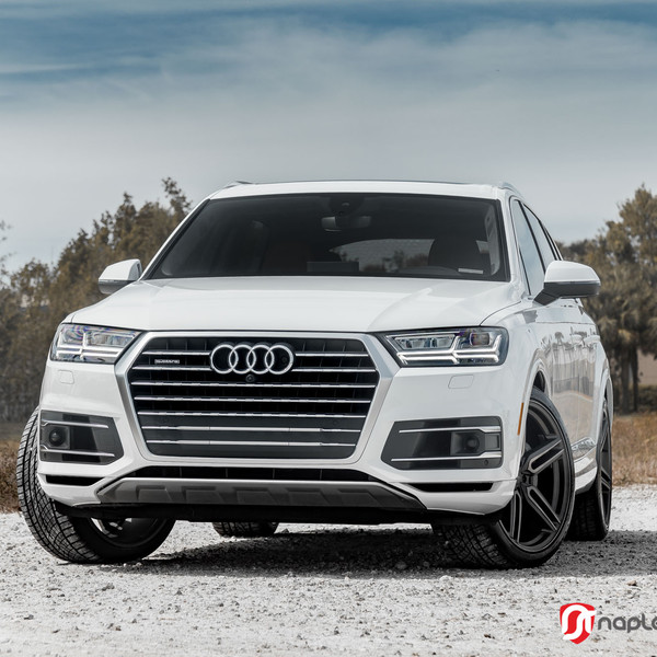 White Audi Q7 Quattro with Chrome Billet Grille - Photo by Vossen
