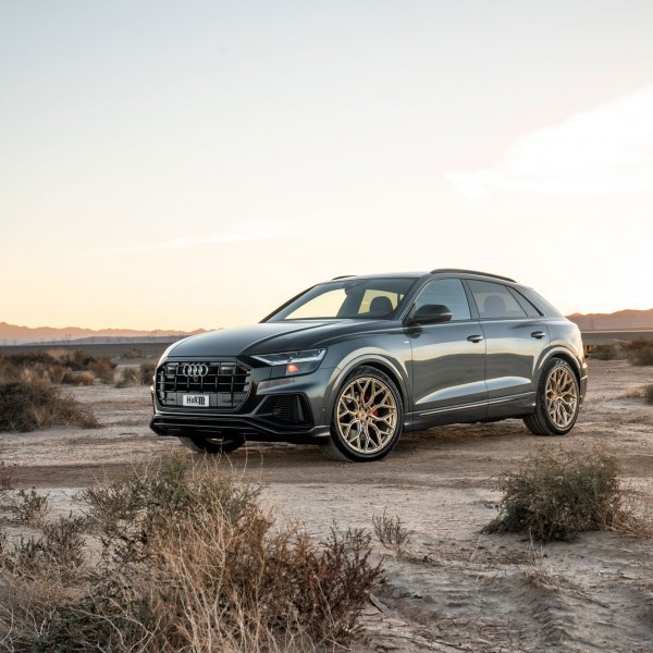 Custom DRL-Bar Headlights on Gray Audi Q8 - Photo by Vossen