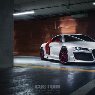 Blacked Out Mesh Grille on White Audi R8 - Photo by Ciprian Mihai