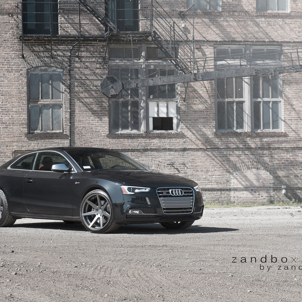 Aftermarket Headlights on Black Audi S5 - Photo by zandbox