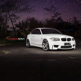 Eye-Catching White BMW 1-Series Under the Midnight Sky