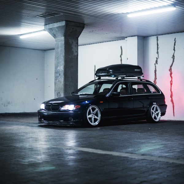 Black BMW 3-Series with Bermude Roof Rack - Photo by JR Wheels