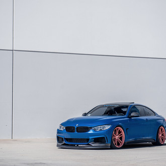 Avant Garde M632 Bespoke Wheels on a Blue BMW M4 - Photo by Avant Garde