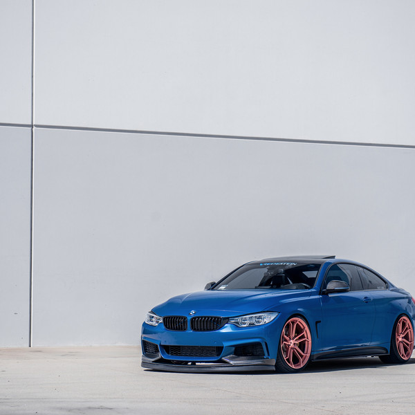 Avant Garde M632 Bespoke Wheels on a Blue BMW M4 - Photo by Avant Garde
