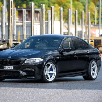 Gloss Black BMW 5-Series with Custom Grille - Photo by Vossen