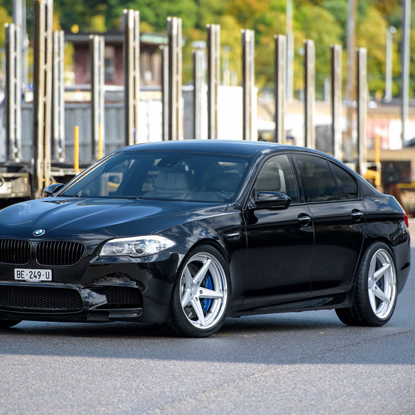 Gloss Black BMW 5-Series with Custom Grille - Photo by Vossen