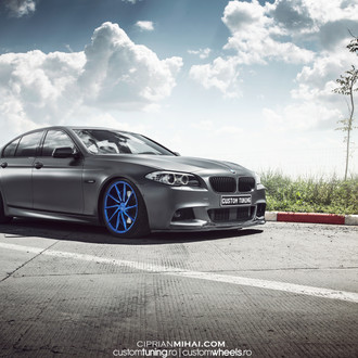 Carbon Fiber Front Lip on Gray BMW 5-Series - Photo by Ciprian Mihai