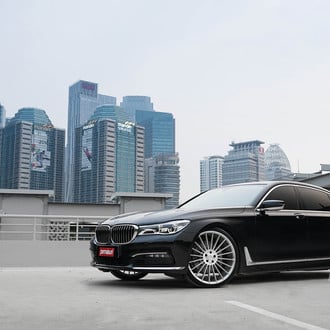 Custom Mesh Bumper Grille on Black BMW 7-Series - Photo by Vorsteiner