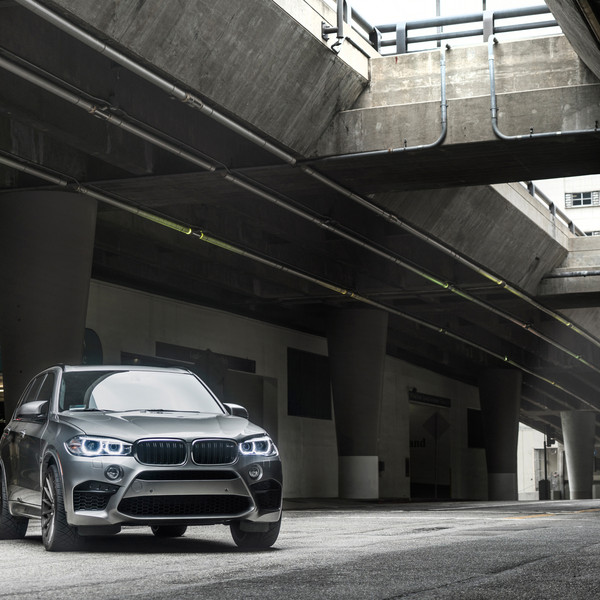 Platinum BMW X5M on M615 Wheels - Photo by Avant Garde