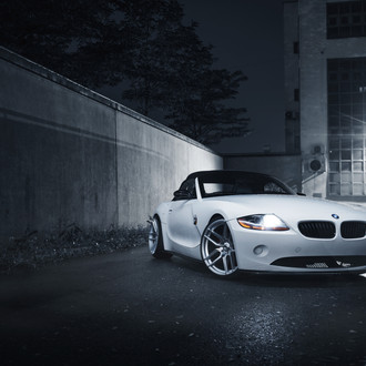 Custom Projector Headlights on White BMW Z4 - Photo by JR Wheels