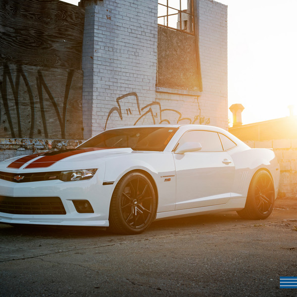 White Camaro SS With Red Stripes on Black Custom Wheels - Photo by XO Luxury Wheels