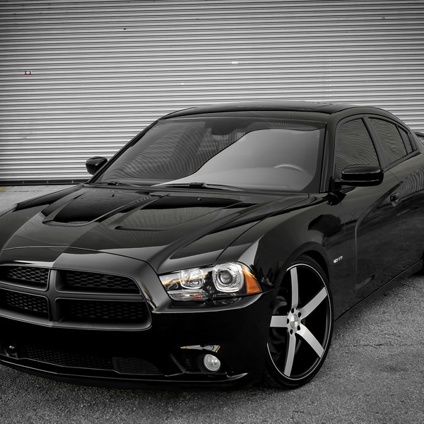 HEMI Charger on Vossen Rims - Photo by Exclusive Motoring