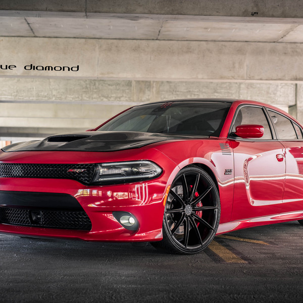 HEMI Charger 392 With Sport Rims - Photo by Black Diamond