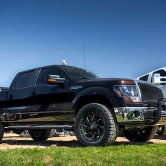 Eye-catching Custom Painted Ford F150 Put on Fuel Off-road Wheels