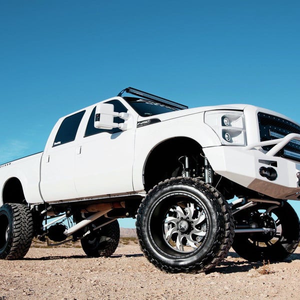 Snow in The Desert - Diamond White Lifted Ford F250 - Photo by Dan Ward