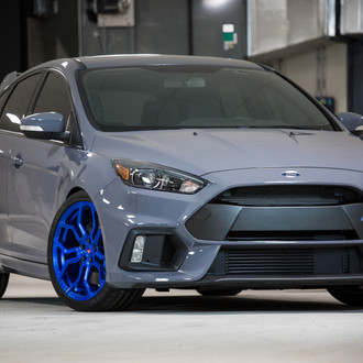 Stylsih Transformation of Gray Ford Focus RS with Custom Front Bumper and Blue Wheels