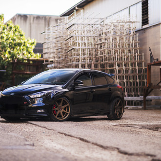 Dark Smoke Headlights on Black Ford Focus ST - Photo by JR Wheels