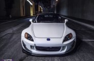 Cunning White Honda S2000 with Stylish Accessories