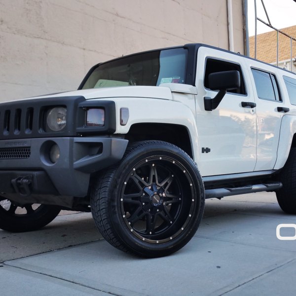 White Hummer H3 with Aftermarket Front Bumper - Photo by Onyx Offroad