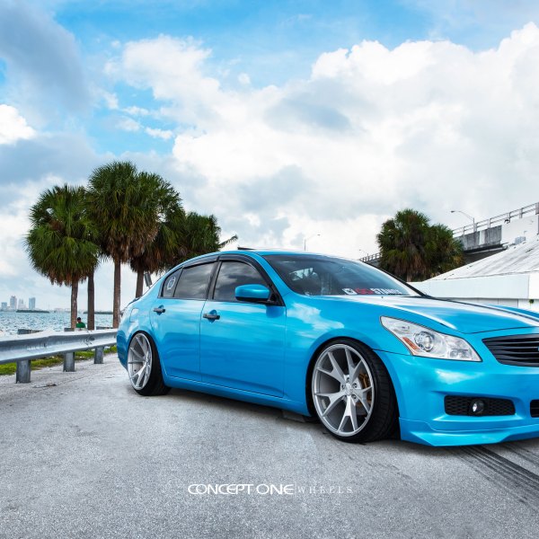 Custom Grille with Emblem on Blue Infiniti G35 - Photo by Concept One