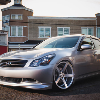Aftermarket Front Lip on Silver Infiniti G35 - Photo by Vossen