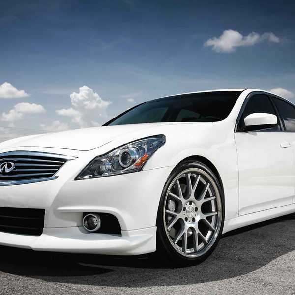 Custom Chrome Grille on White Infiniti G37 - Photo by Vossen