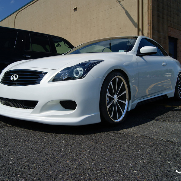 Aftermarket Side Skirts on White Infiniti G37 - Photo by Vossen