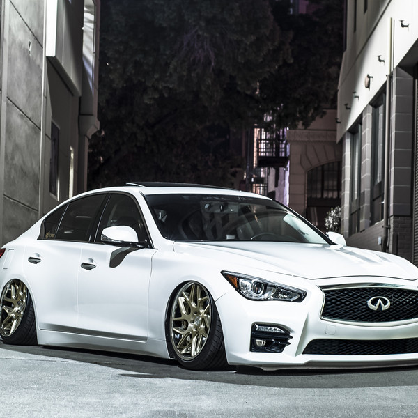 Blacked Out Mesh Grille on White Infiniti Q50 - Photo by Brandon Kwan