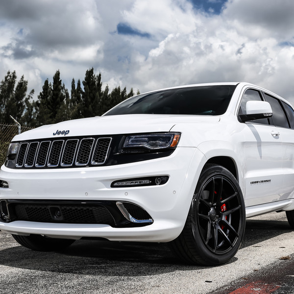Jeep Grand Cherokee SRT on Black Custom Wheels - Photo by Exclusive Motoring