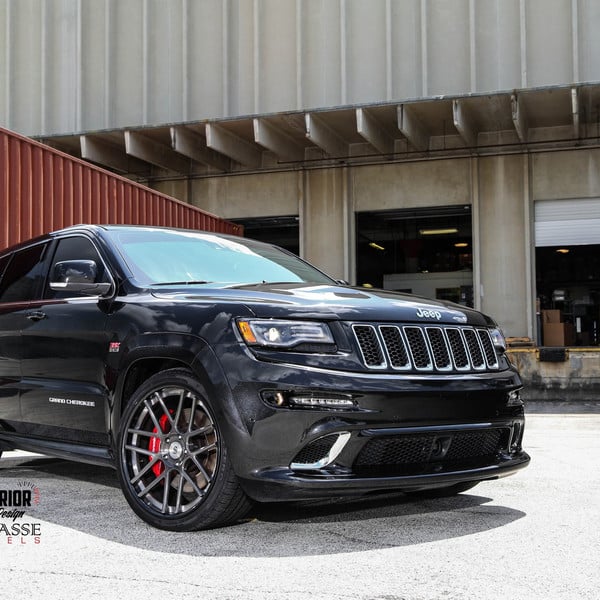 Custom Front Bumper on Black Jeep Grand Cherokee - Photo by Strasse Forged