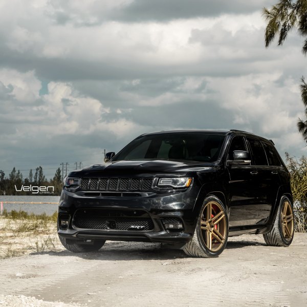 Blacked Out Mesh Grille on Jeep Grand Cherokee - Photo by Velgen