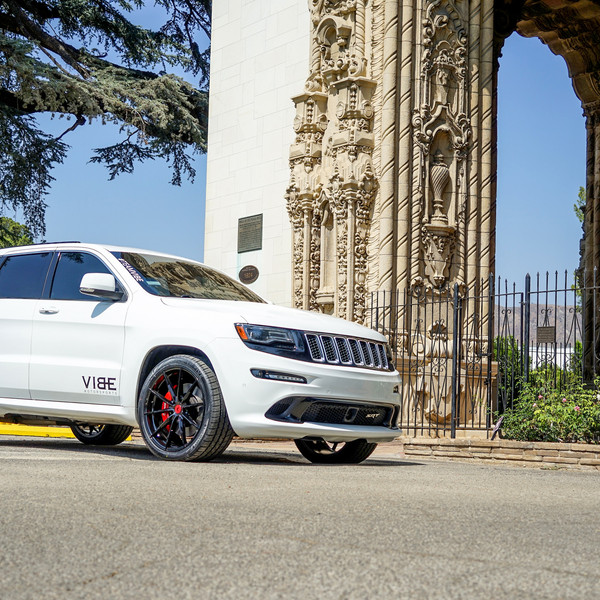 White Jeep Grand Cherokee with Aftermarket Headlights - Photo by VIBE Motorsports